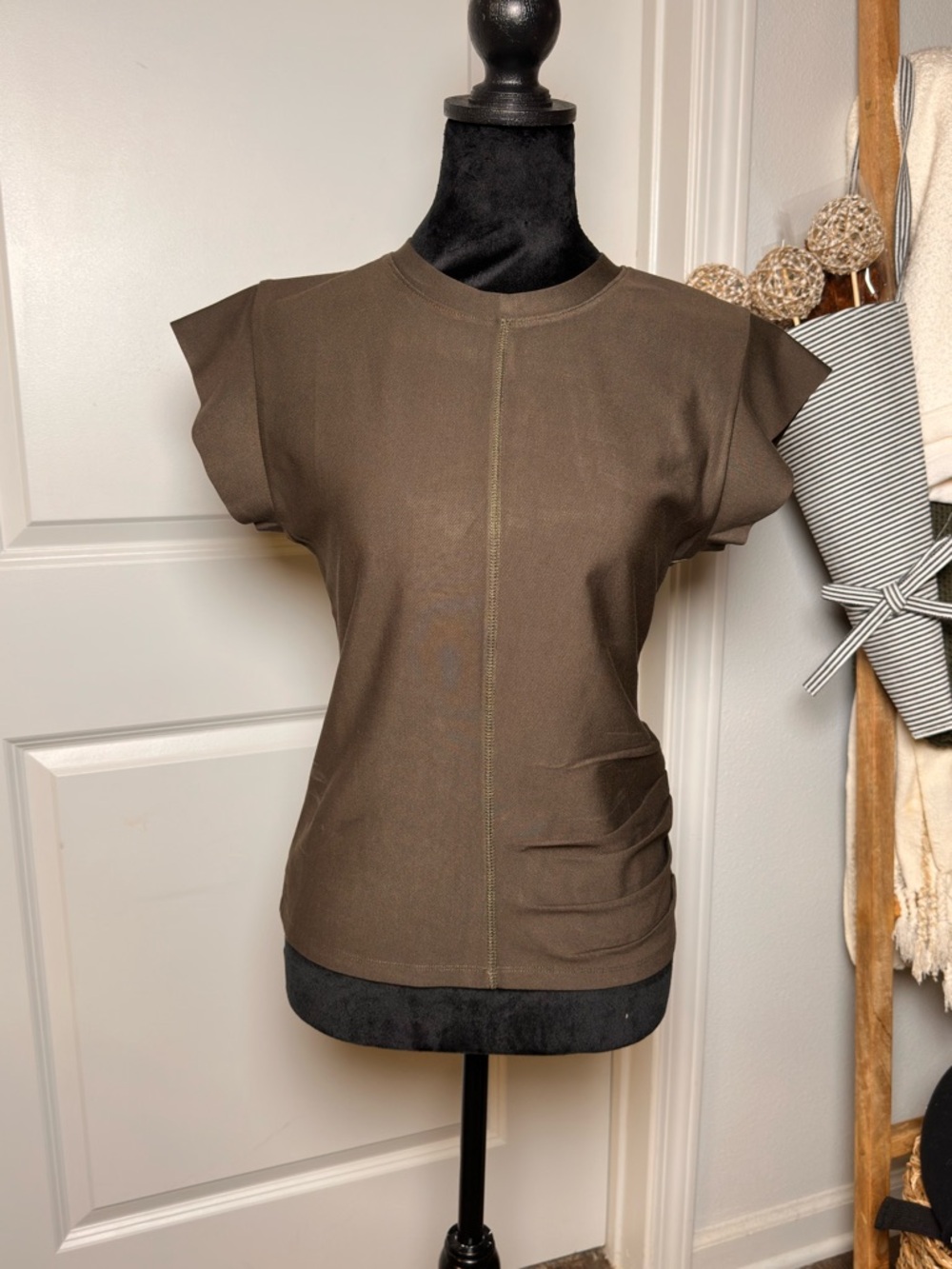 glam Brown Short Sleeve Crewneck Top with Front Seam Detail